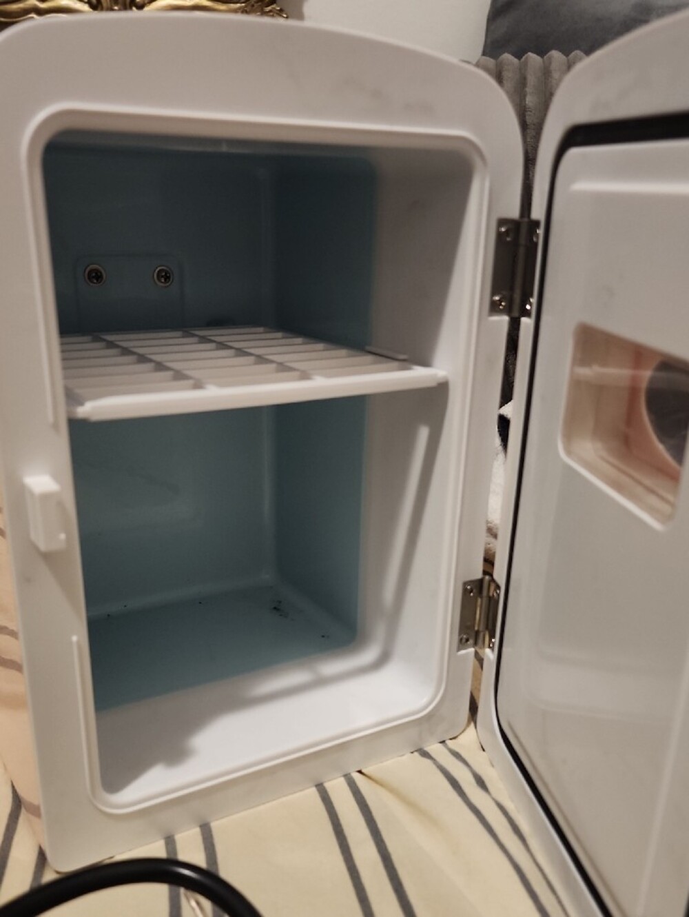 Frigidaire Pink Mini Refrigerator - Retro Design - Picture 2 of 9
